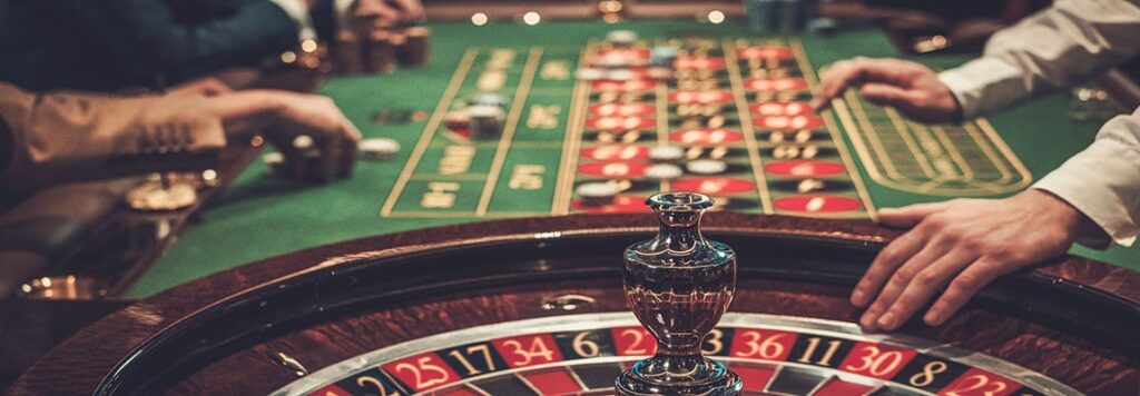 Cine poate juca la casino