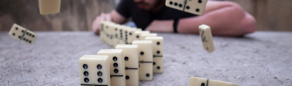 Cum se joacă Domino - Vezi aici care sunt regulile jocului!